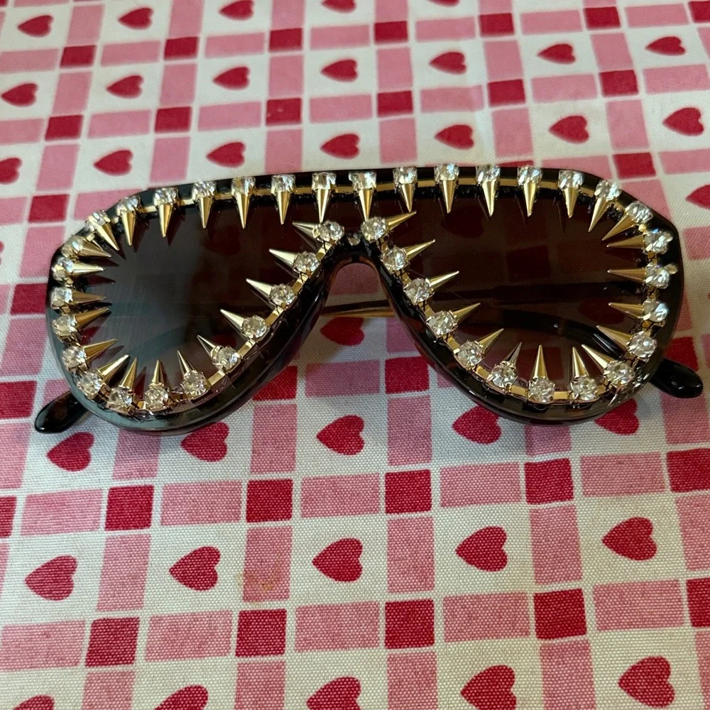 🕶️ STATEMENT SUNGLASSES 🕶️ NWOT 🕶️